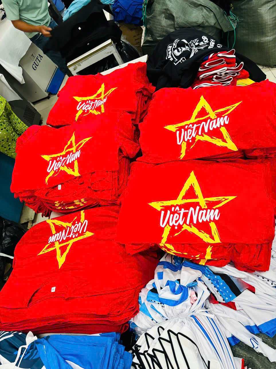 Mẫu áo đồng phục cờ đỏ sao vàng