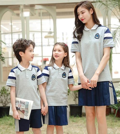 Áo mầm non màu xám phối line và cầu vai cho cô, trò