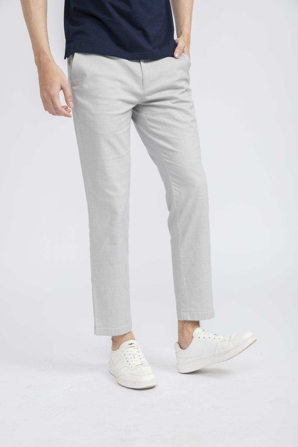 Vải Kaki là chất liệu được dùng để may quần tây phổ biển