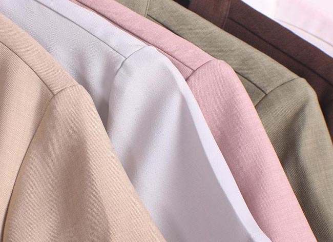 Khi may đồng phục nhà hàng cần chú ý lựa chọn chất liệu vải tốt để giữ độ bền cho sản phẩm