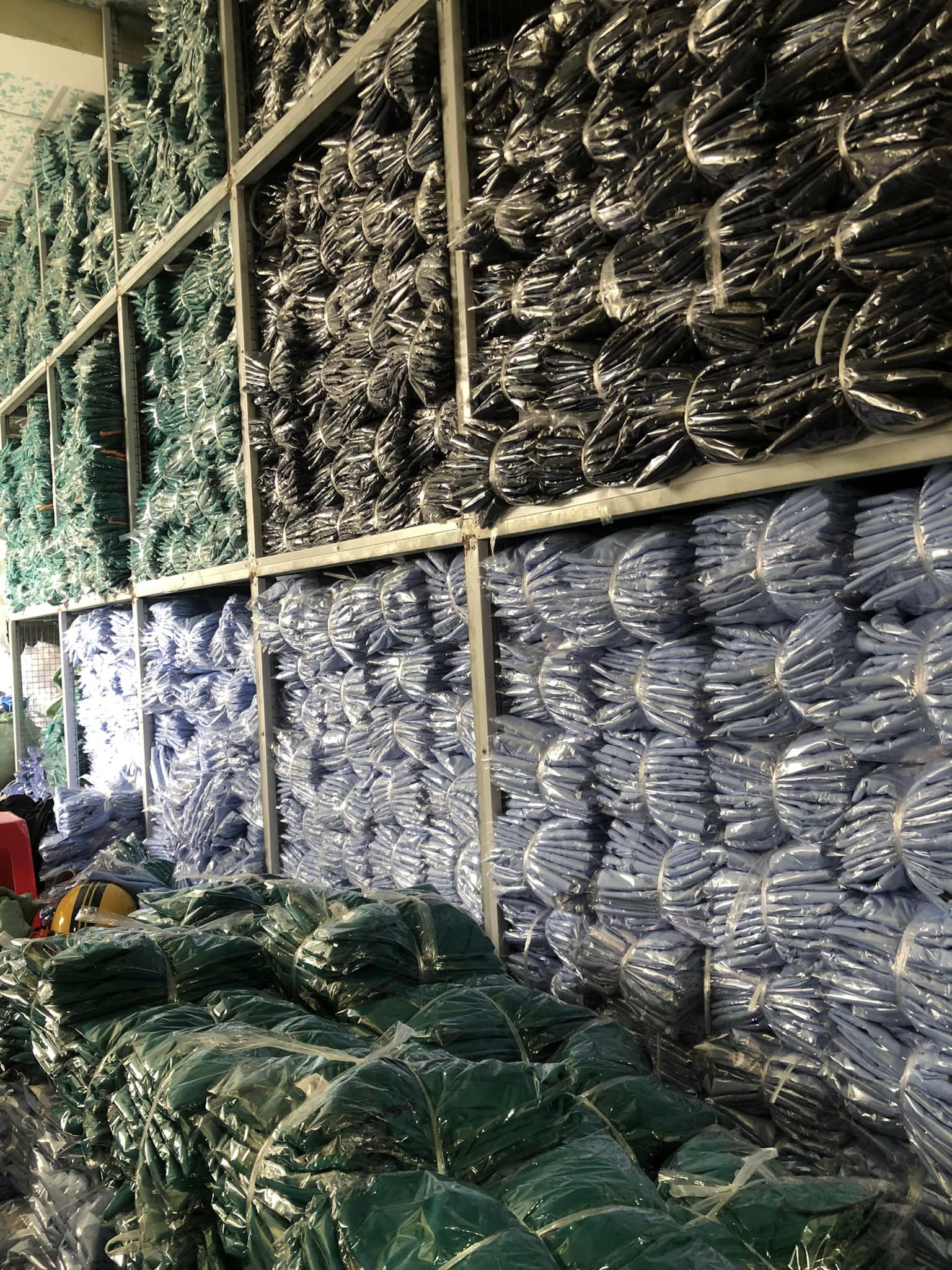 Ngoài kho vải đa dạng, tại Trang Anh còn có đồng phục áo thun có sẵn, đáp ứng như cầu đa dạng của quý khách hàng