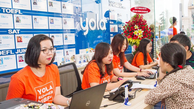 Mẫu Đồng Phục Trung Tâm Anh Ngữ Yola