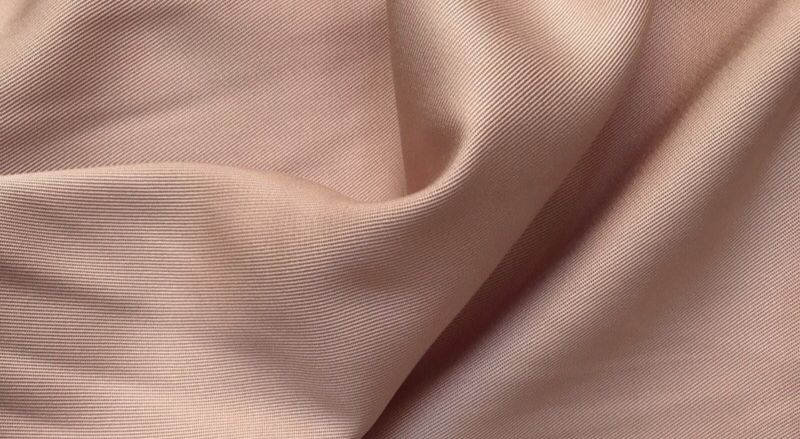 Vải Kaki Lụa là vải có sự kết hợp hoàn hảo của chát liệu vải kaki và chất liệu vải lụa.